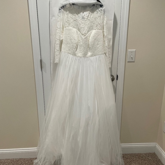 Wedding Dress - Picture 1 of 6